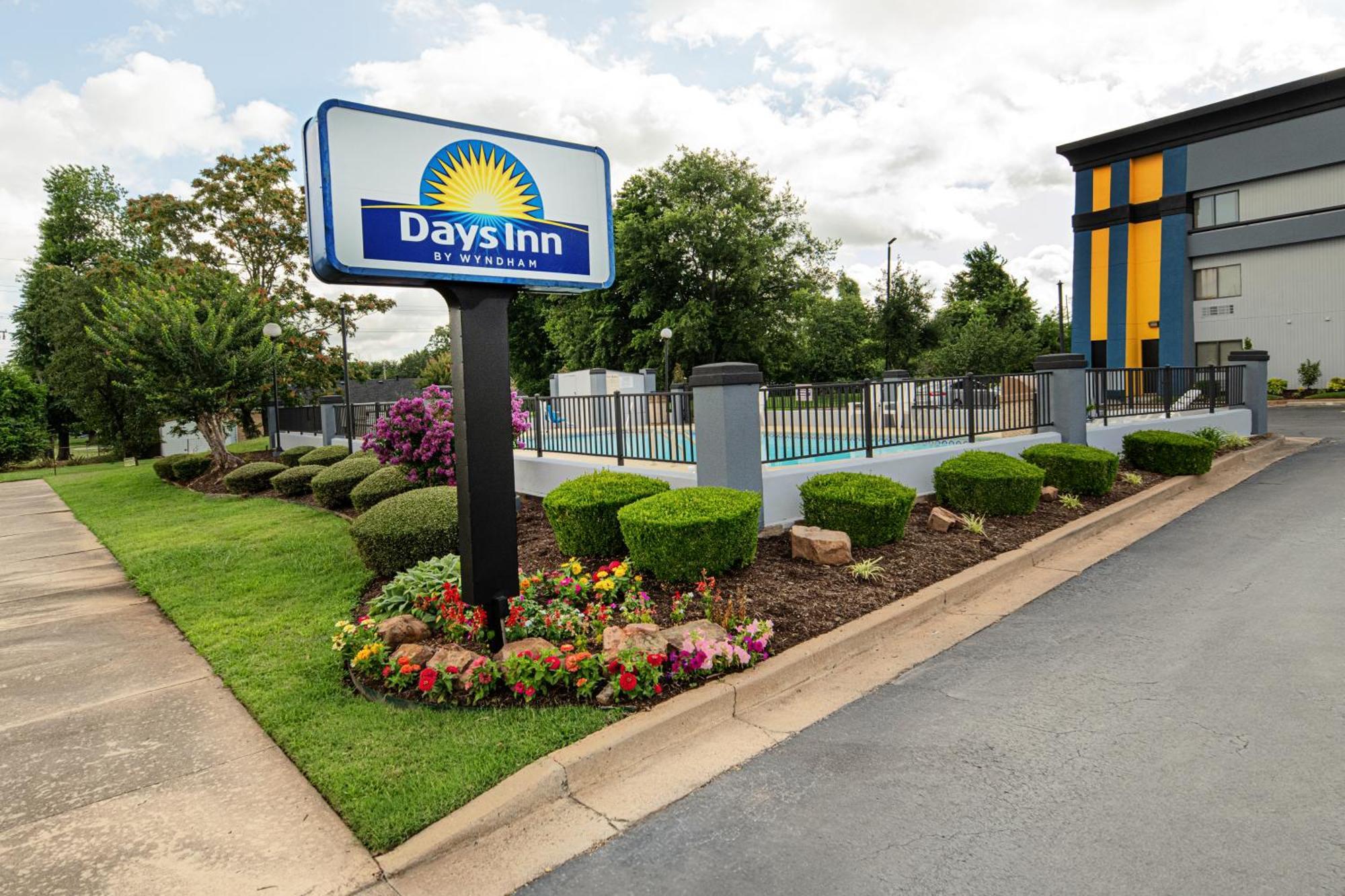 Days Inn By Wyndham Fort Smith Εξωτερικό φωτογραφία