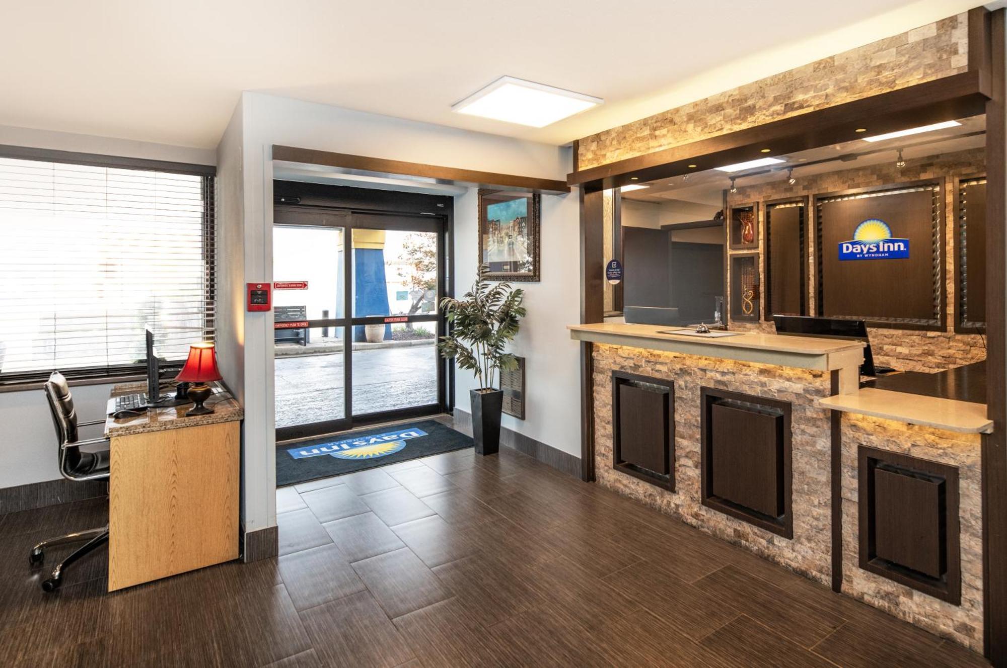 Days Inn By Wyndham Fort Smith Εξωτερικό φωτογραφία